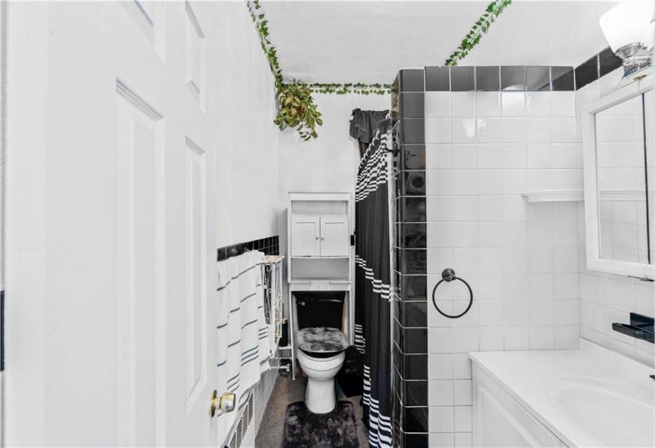 8617 Avenue J, Brooklyn, New York 11236, 4 Bedrooms Bedrooms, ,2 BathroomsBathrooms,Residential,For Sale,Avenue J,492350