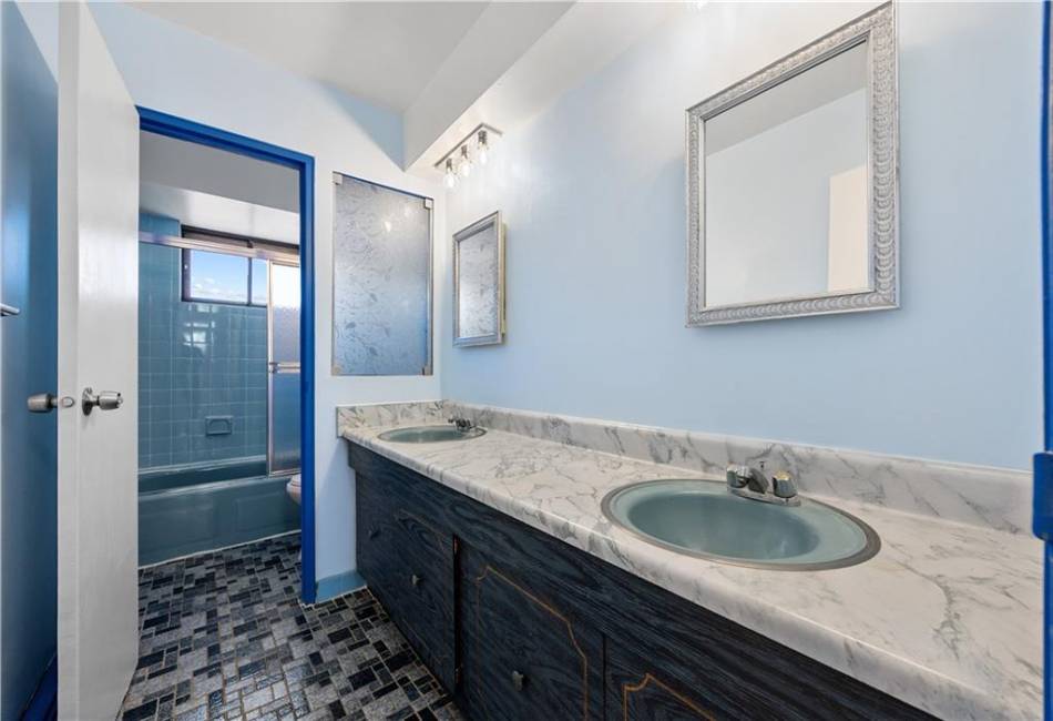 2109 Canarsie Road, Brooklyn, New York 11236, 5 Bedrooms Bedrooms, ,4 BathroomsBathrooms,Residential,For Sale,Canarsie,492366