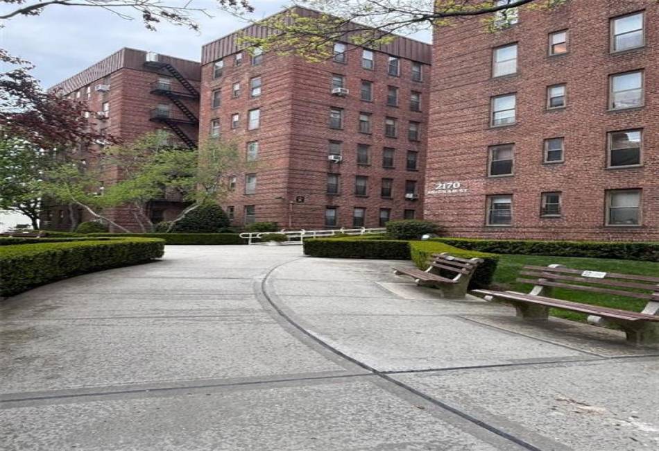 2170 Brigham Street, Brooklyn, New York 11229, 2 Bedrooms Bedrooms, ,1 BathroomBathrooms,Residential,For Sale,Brigham,492379
