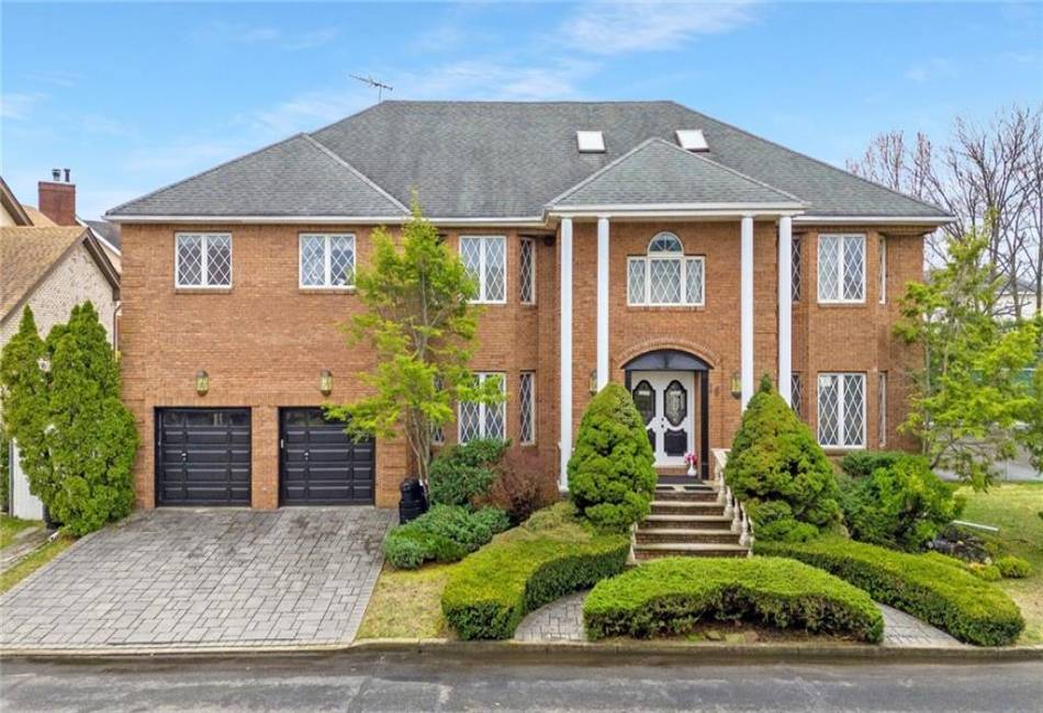 16 Nicolosi Loop, Staten Island, New York 10312, 5 Bedrooms Bedrooms, ,5 BathroomsBathrooms,Residential,For Sale,Nicolosi,492427