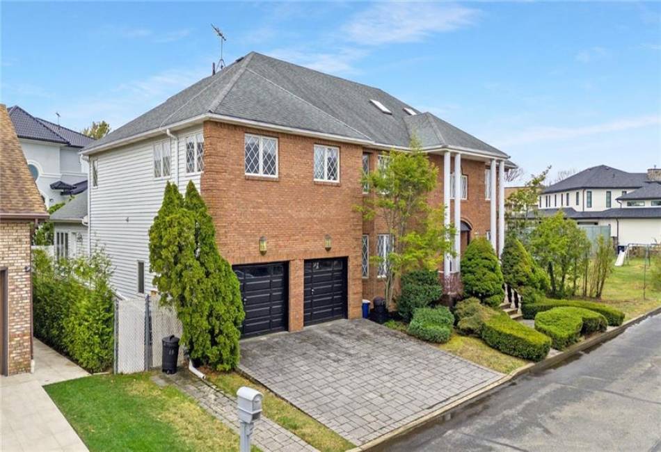 16 Nicolosi Loop, Staten Island, New York 10312, 5 Bedrooms Bedrooms, ,5 BathroomsBathrooms,Residential,For Sale,Nicolosi,492427