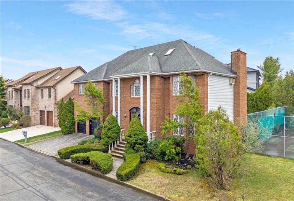 16 Nicolosi Loop, Staten Island, New York 10312, 5 Bedrooms Bedrooms, ,5 BathroomsBathrooms,Residential,For Sale,Nicolosi,492427