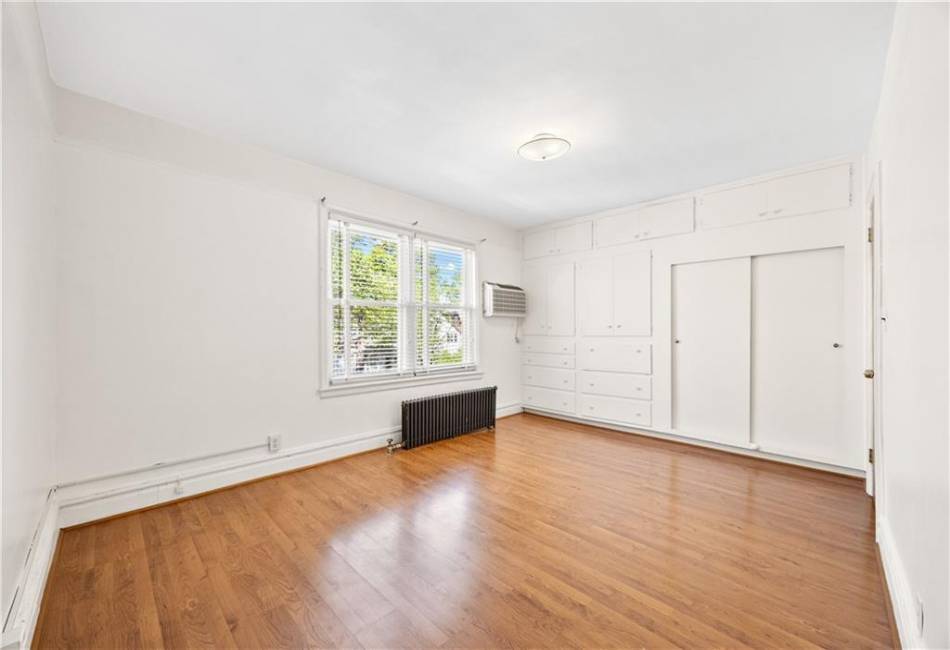 1933 East 28th Street, Brooklyn, New York 11229, 3 Bedrooms Bedrooms, ,2 BathroomsBathrooms,Residential,For Sale,East 28th,492429