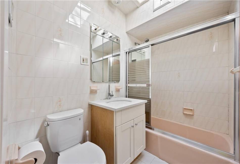 1933 East 28th Street, Brooklyn, New York 11229, 3 Bedrooms Bedrooms, ,2 BathroomsBathrooms,Residential,For Sale,East 28th,492429