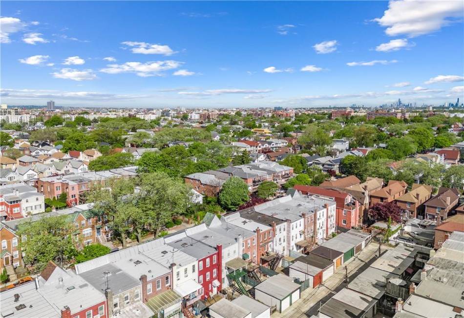 1933 East 28th Street, Brooklyn, New York 11229, 3 Bedrooms Bedrooms, ,2 BathroomsBathrooms,Residential,For Sale,East 28th,492429