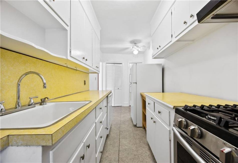 1933 East 28th Street, Brooklyn, New York 11229, 3 Bedrooms Bedrooms, ,2 BathroomsBathrooms,Residential,For Sale,East 28th,492429