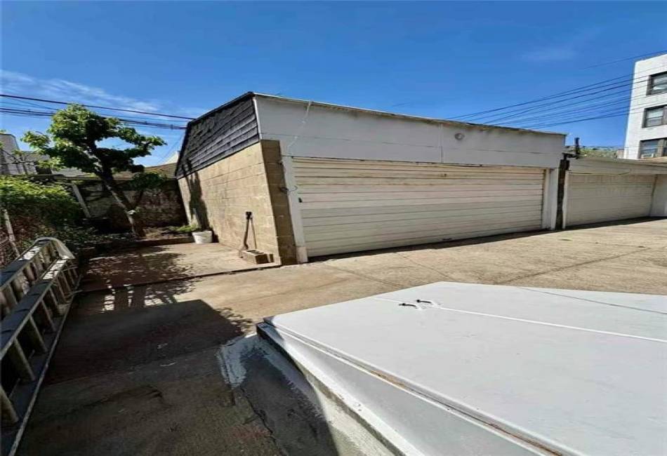 2120 Bay Ridge Avenue, Brooklyn, New York 11204, 7 Bedrooms Bedrooms, ,4 BathroomsBathrooms,Residential,For Sale,Bay Ridge,492434