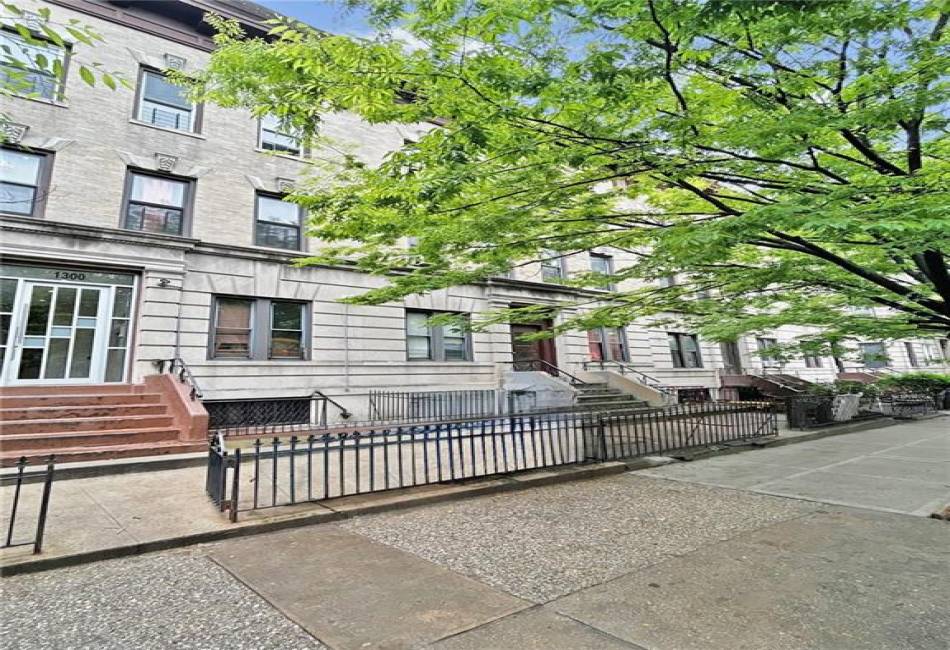 1298 Sterling Place, Brooklyn, New York 11213, ,6 BathroomsBathrooms,Residential,For Sale,Sterling,492381