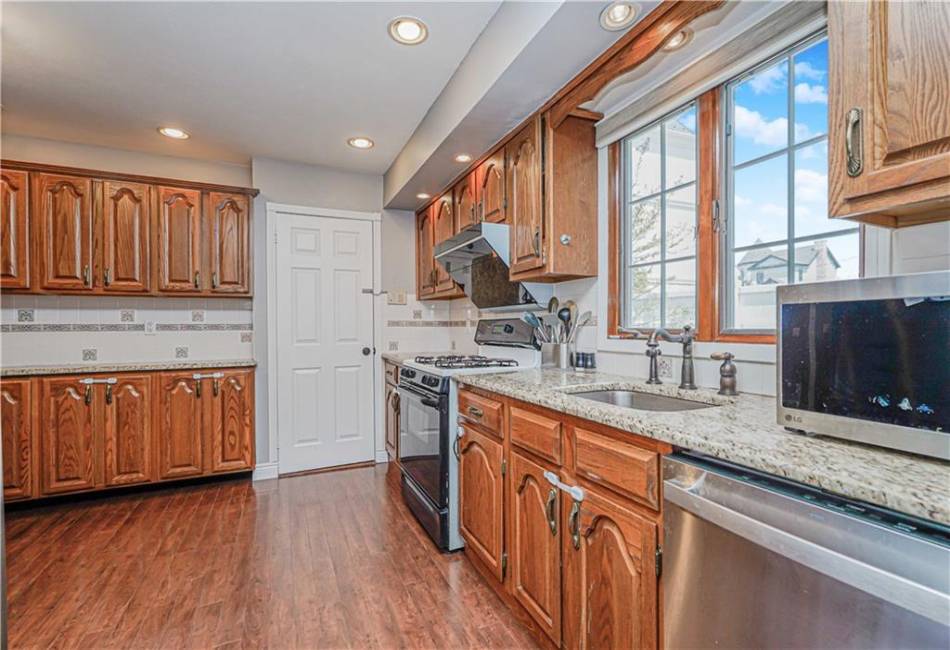 39 Morton Street, Staten Island, New York 10306, 3 Bedrooms Bedrooms, ,2 BathroomsBathrooms,Residential,For Sale,Morton,492430