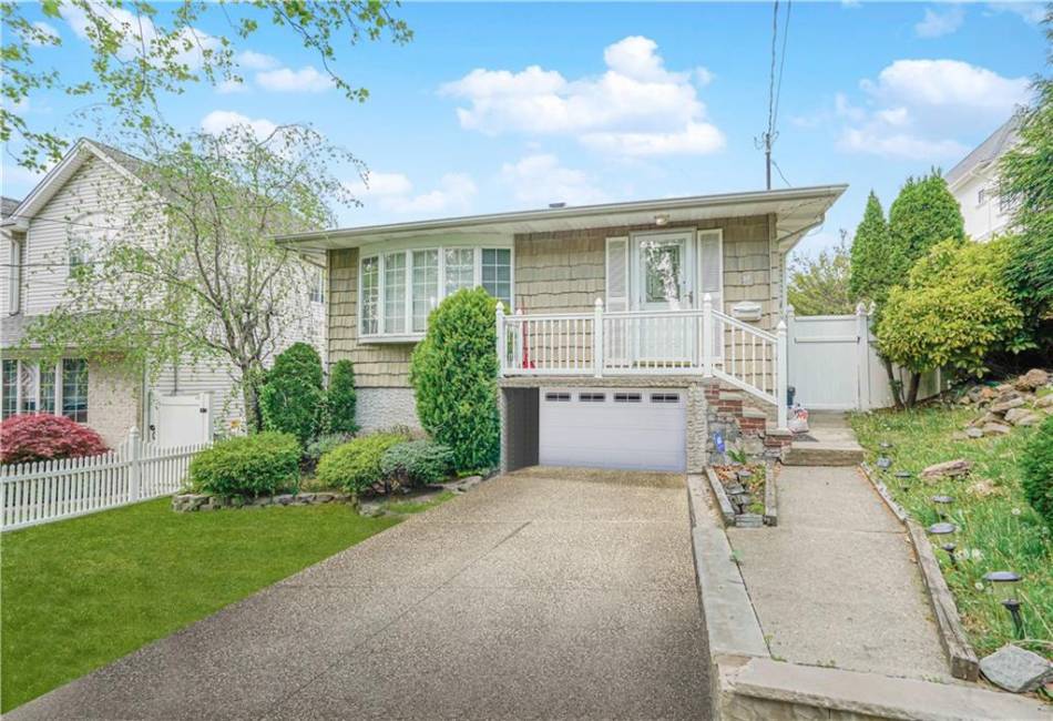 39 Morton Street, Staten Island, New York 10306, 3 Bedrooms Bedrooms, ,2 BathroomsBathrooms,Residential,For Sale,Morton,492430