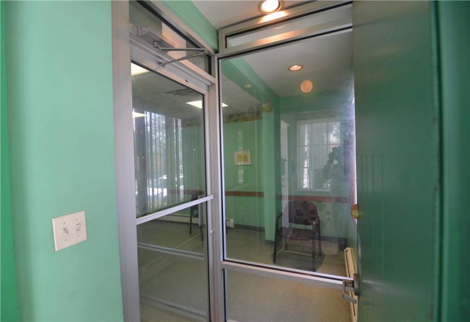 9522 Flatlands Avenue, Brooklyn, New York 11236, ,Mixed Use,For Sale,Flatlands,492440
