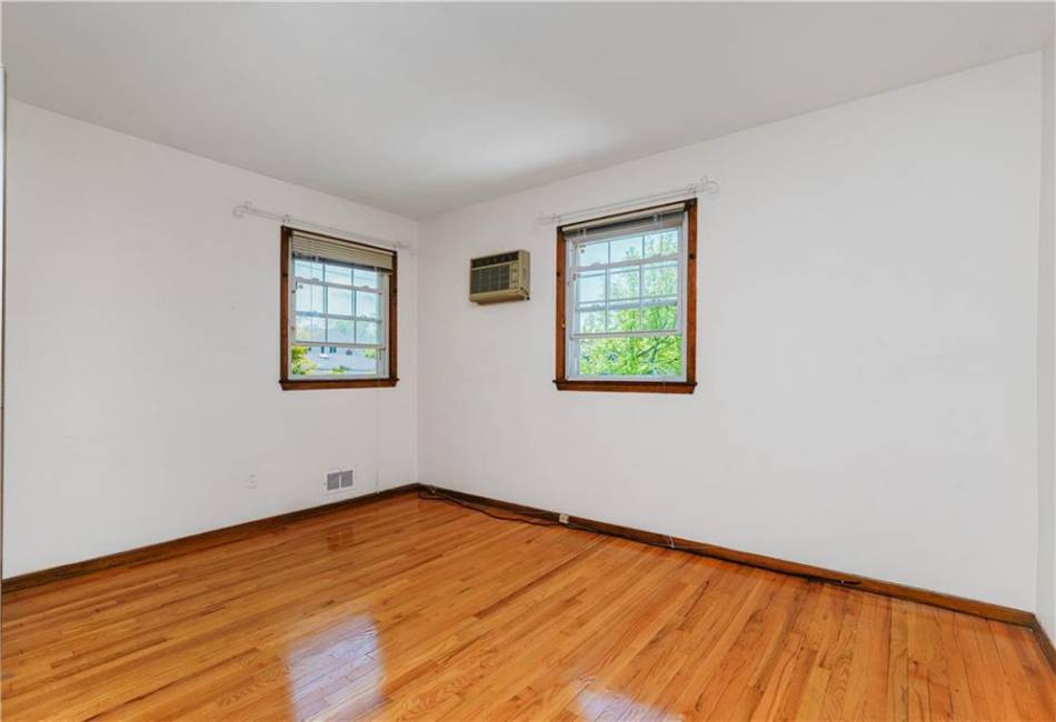 134 Greaves Avenue, Staten Island, New York 10305, 4 Bedrooms Bedrooms, ,2 BathroomsBathrooms,Residential,For Sale,Greaves,492451