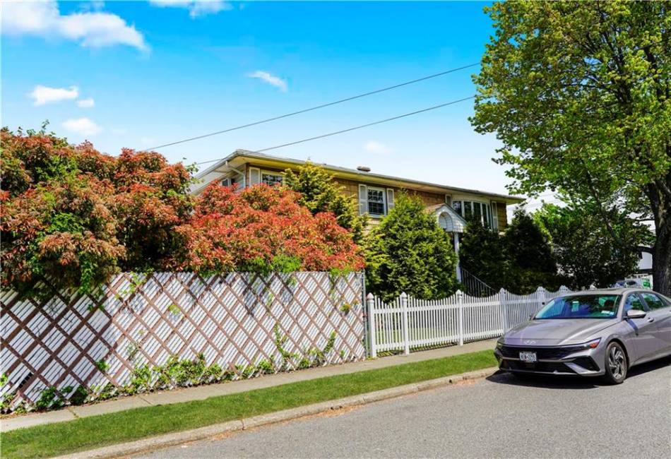 134 Greaves Avenue, Staten Island, New York 10305, 4 Bedrooms Bedrooms, ,2 BathroomsBathrooms,Residential,For Sale,Greaves,492451