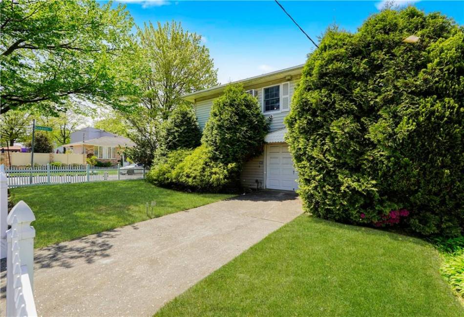 134 Greaves Avenue, Staten Island, New York 10305, 4 Bedrooms Bedrooms, ,2 BathroomsBathrooms,Residential,For Sale,Greaves,492451