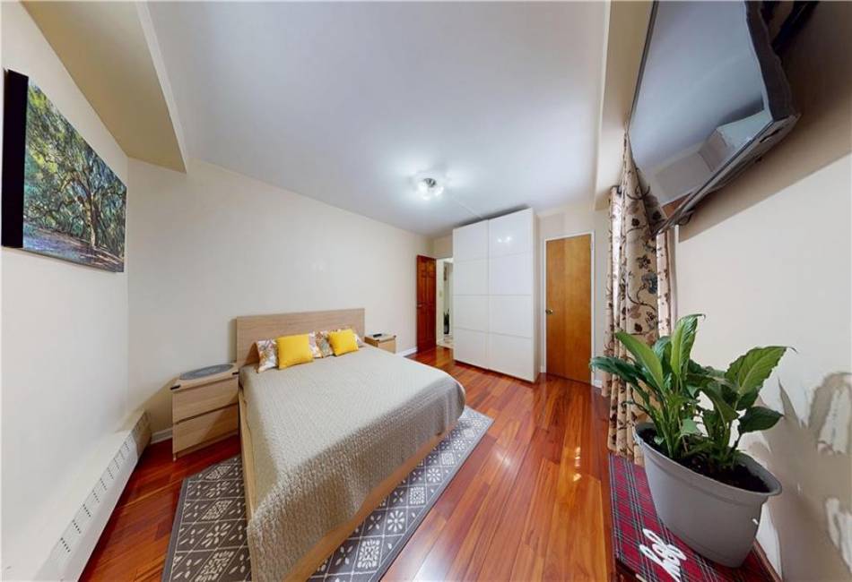 97-40 62nd Drive, Rego Park, New York 11374, 2 Bedrooms Bedrooms, ,1 BathroomBathrooms,Residential,For Sale,62nd,492453