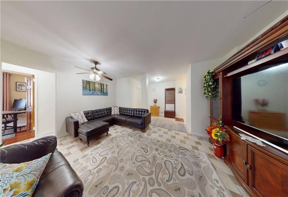 97-40 62nd Drive, Rego Park, New York 11374, 2 Bedrooms Bedrooms, ,1 BathroomBathrooms,Residential,For Sale,62nd,492453