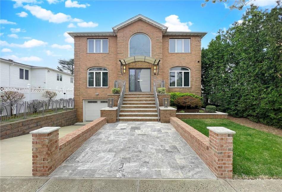166 Pinewood Avenue, Staten Island, New York 10306, 4 Bedrooms Bedrooms, ,4 BathroomsBathrooms,Residential,For Sale,Pinewood,492458