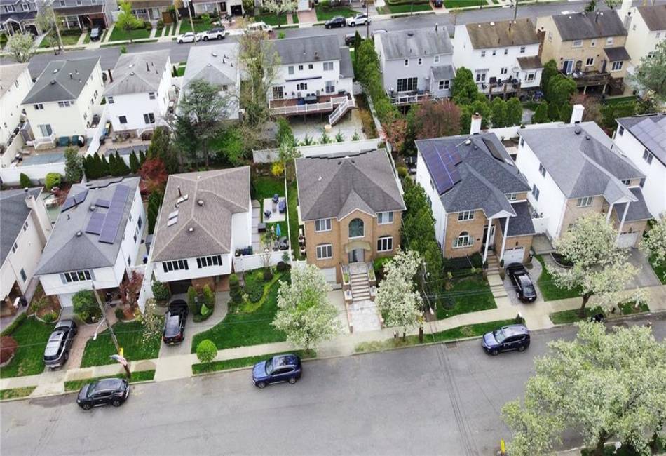 166 Pinewood Avenue, Staten Island, New York 10306, 4 Bedrooms Bedrooms, ,4 BathroomsBathrooms,Residential,For Sale,Pinewood,492458