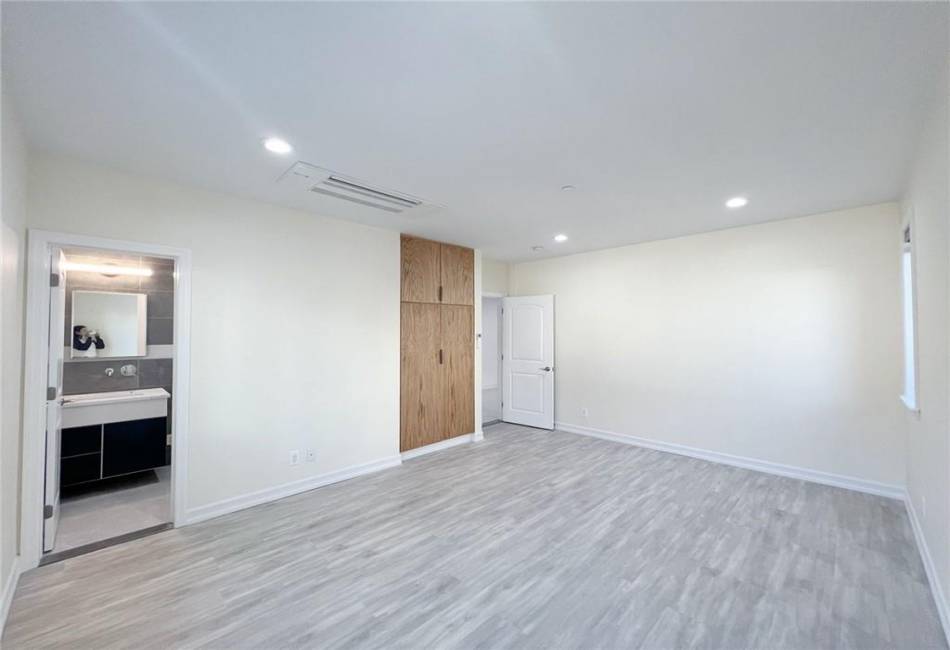 2353 124th Street, Queens, New York 11356, 2 Bedrooms Bedrooms, ,2 BathroomsBathrooms,Rental,For Sale,124th,492474