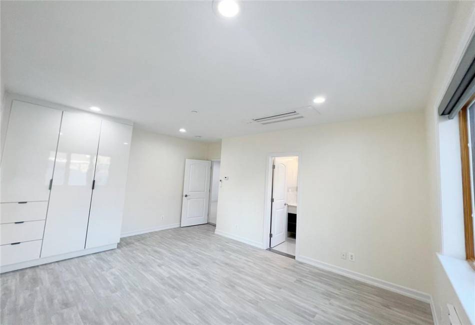 2353 124th Street, Queens, New York 11356, 2 Bedrooms Bedrooms, ,2 BathroomsBathrooms,Rental,For Sale,124th,492474