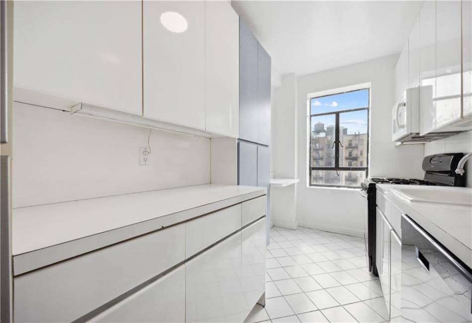 100 Riverside Drive, New York, New York 10024, 3 Bedrooms Bedrooms, ,2 BathroomsBathrooms,Residential,For Sale,Riverside,492475