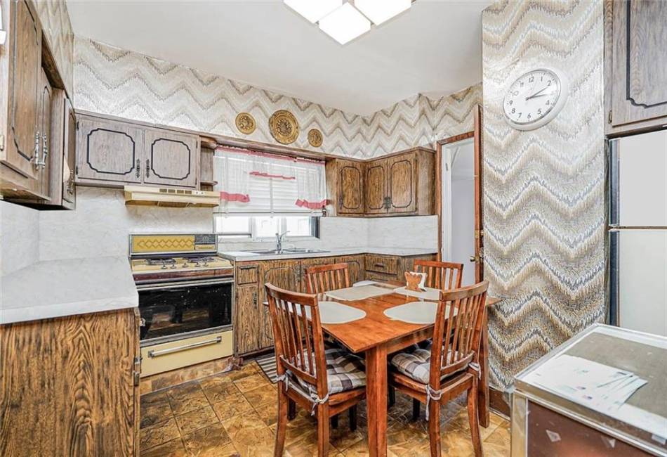 222 Albemarle Road, Brooklyn, New York 11218, 6 Bedrooms Bedrooms, ,Residential,For Sale,Albemarle,492446