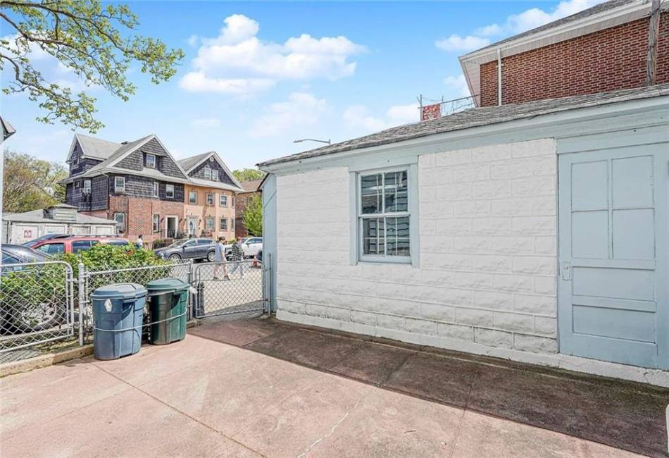 222 Albemarle Road, Brooklyn, New York 11218, 6 Bedrooms Bedrooms, ,Residential,For Sale,Albemarle,492446