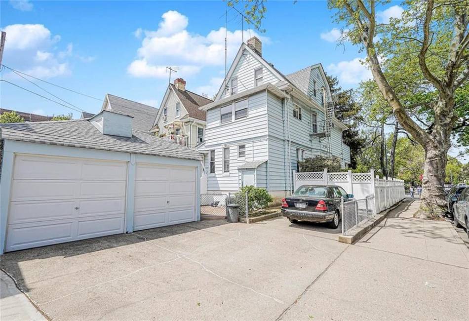 222 Albemarle Road, Brooklyn, New York 11218, 6 Bedrooms Bedrooms, ,Residential,For Sale,Albemarle,492446