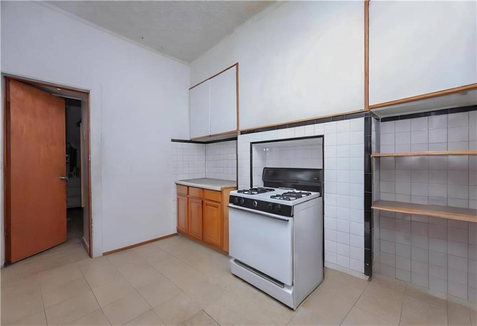 94 Wyona Street, Brooklyn, New York 11207, 5 Bedrooms Bedrooms, ,3 BathroomsBathrooms,Residential,For Sale,Wyona,492455