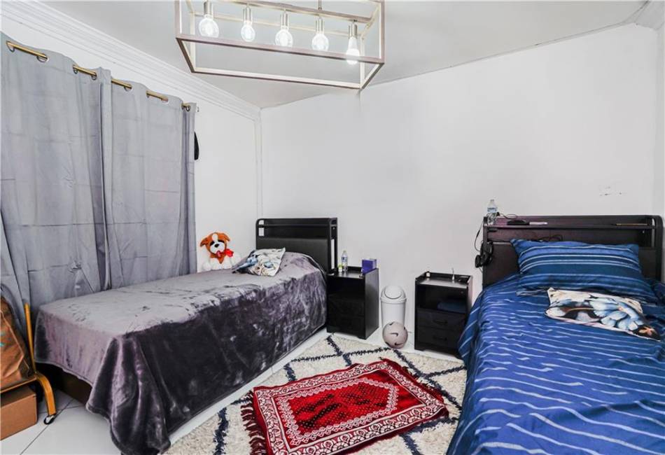 8 Rockville Avenue, Staten Island, New York 10314, 6 Bedrooms Bedrooms, ,4 BathroomsBathrooms,Residential,For Sale,Rockville,492479