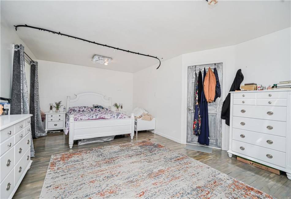 8 Rockville Avenue, Staten Island, New York 10314, 6 Bedrooms Bedrooms, ,4 BathroomsBathrooms,Residential,For Sale,Rockville,492479