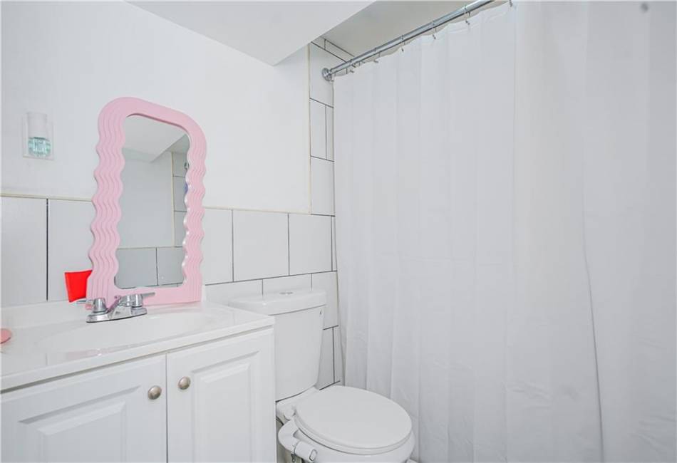 8 Rockville Avenue, Staten Island, New York 10314, 6 Bedrooms Bedrooms, ,4 BathroomsBathrooms,Residential,For Sale,Rockville,492479