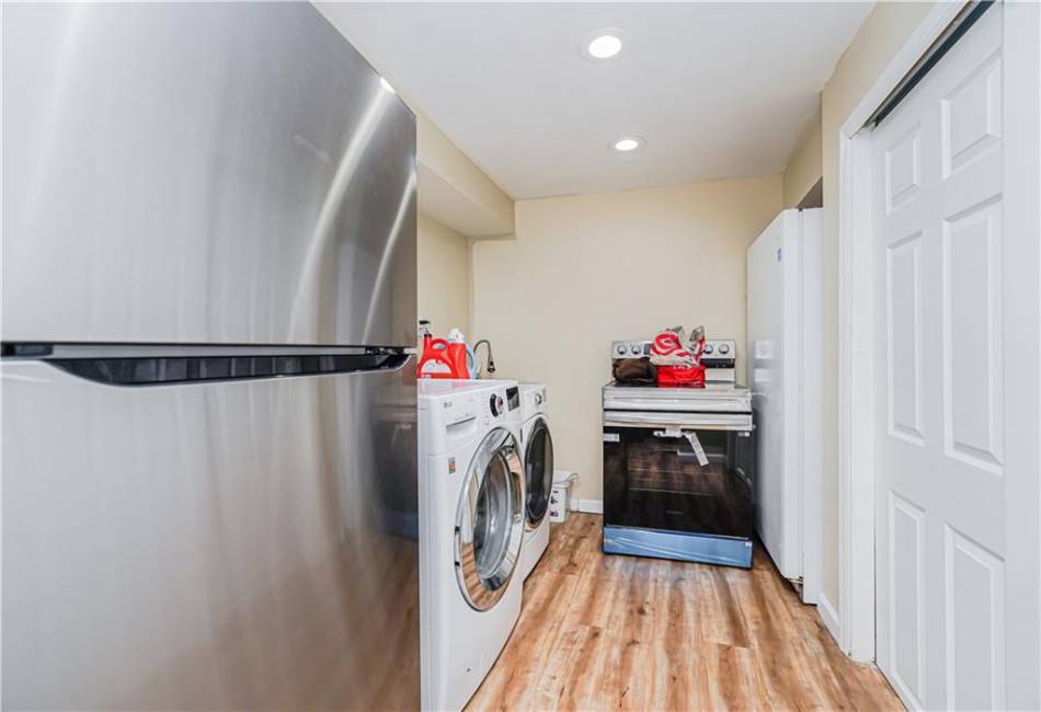 8 Rockville Avenue, Staten Island, New York 10314, 6 Bedrooms Bedrooms, ,4 BathroomsBathrooms,Residential,For Sale,Rockville,492479