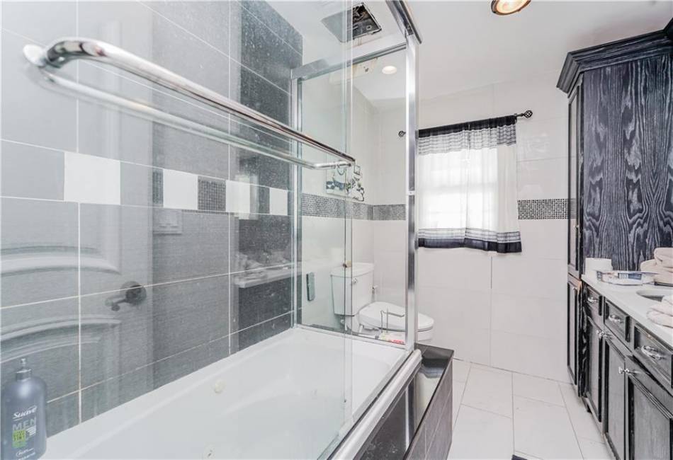 8 Rockville Avenue, Staten Island, New York 10314, 6 Bedrooms Bedrooms, ,4 BathroomsBathrooms,Residential,For Sale,Rockville,492479