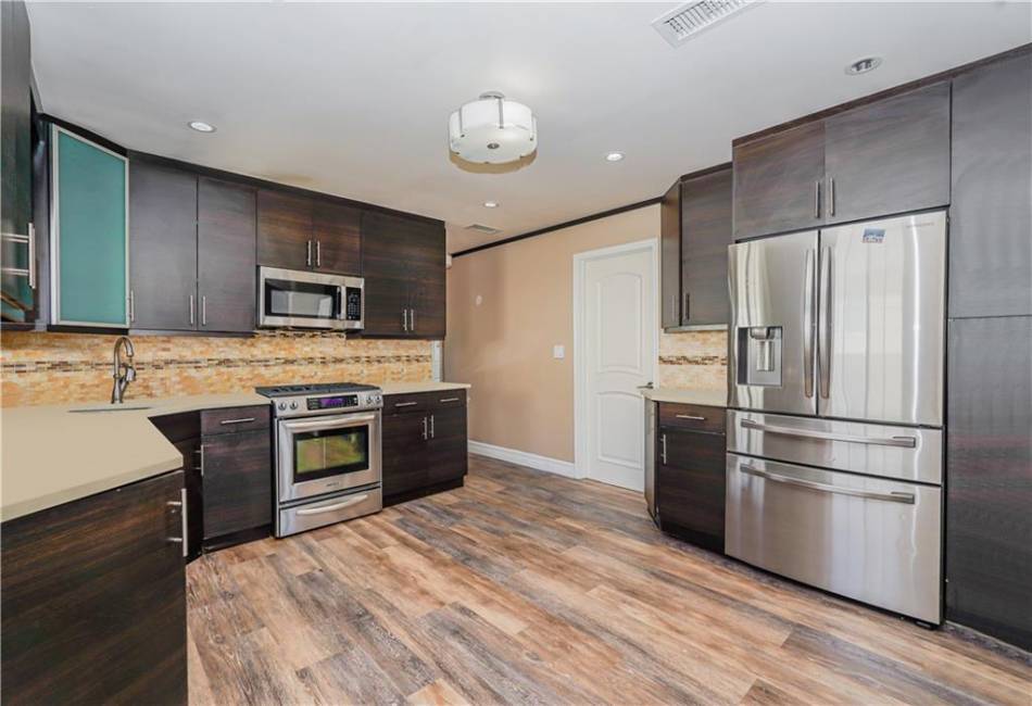 8 Rockville Avenue, Staten Island, New York 10314, 6 Bedrooms Bedrooms, ,4 BathroomsBathrooms,Residential,For Sale,Rockville,492479