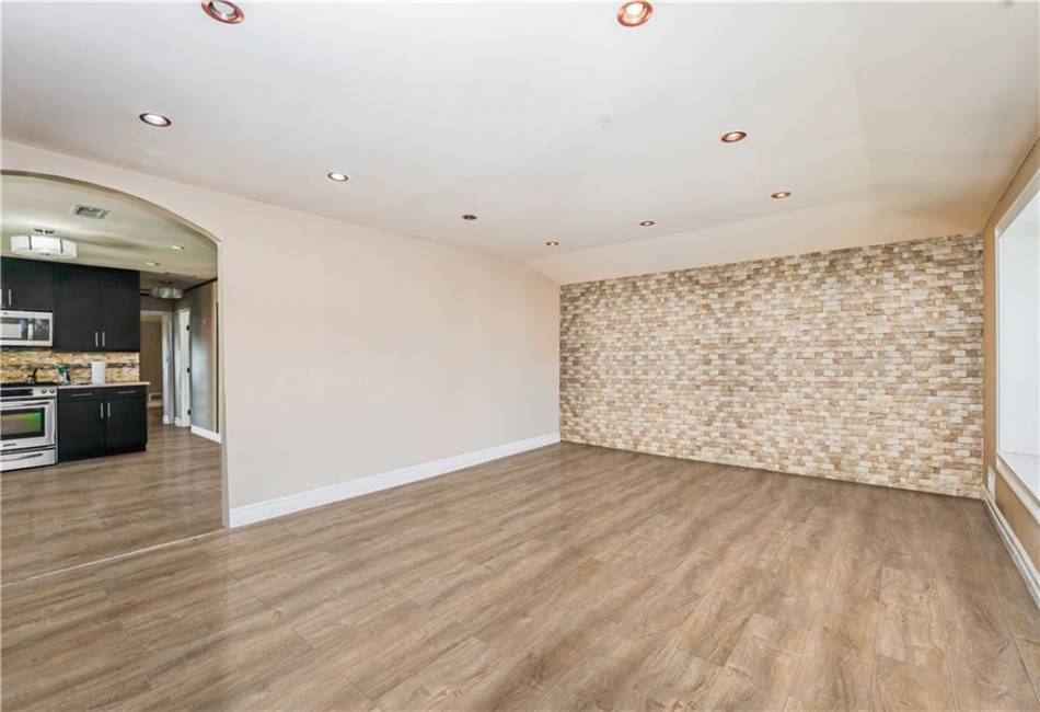 8 Rockville Avenue, Staten Island, New York 10314, 6 Bedrooms Bedrooms, ,4 BathroomsBathrooms,Residential,For Sale,Rockville,492479