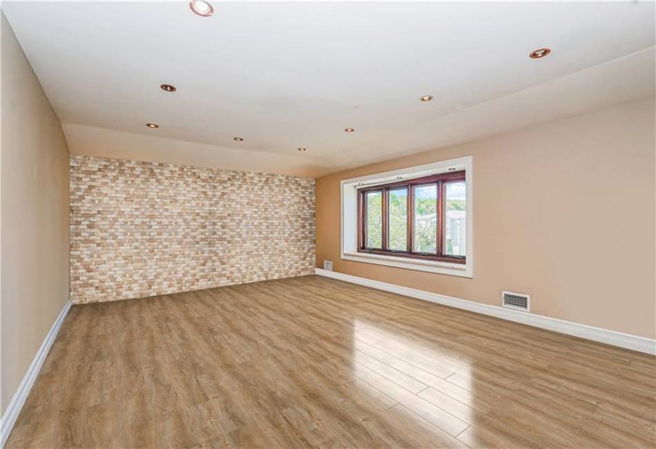 8 Rockville Avenue, Staten Island, New York 10314, 6 Bedrooms Bedrooms, ,4 BathroomsBathrooms,Residential,For Sale,Rockville,492479