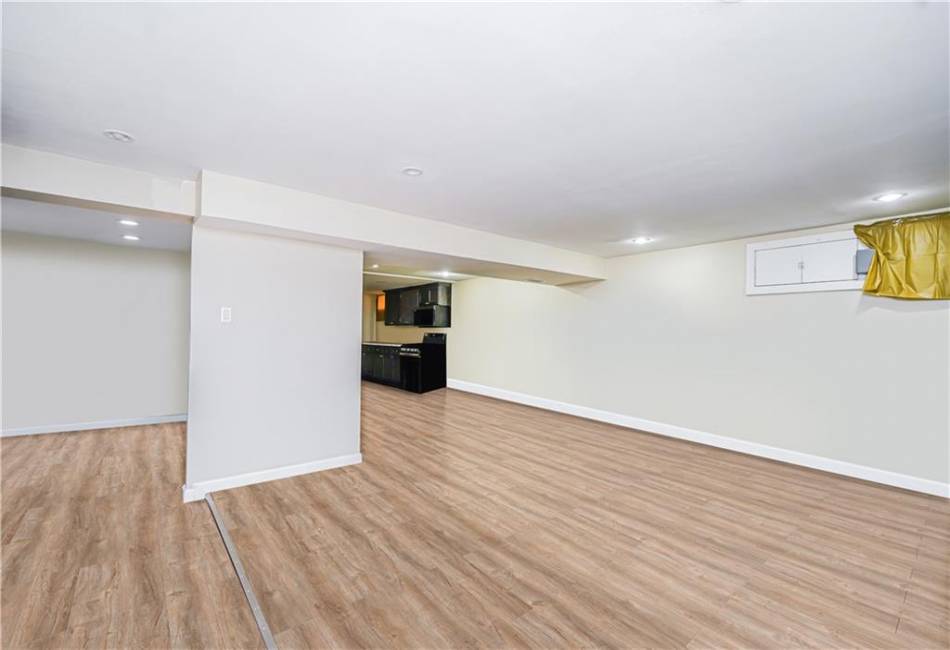 8 Rockville Avenue, Staten Island, New York 10314, 6 Bedrooms Bedrooms, ,4 BathroomsBathrooms,Residential,For Sale,Rockville,492479