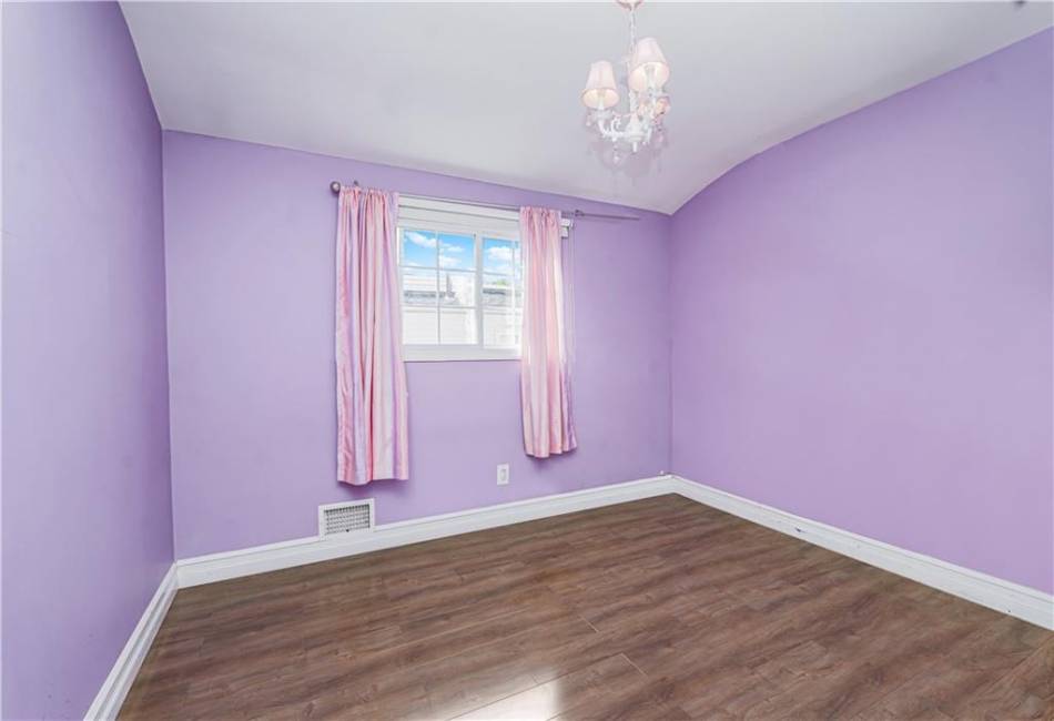 8 Rockville Avenue, Staten Island, New York 10314, 6 Bedrooms Bedrooms, ,4 BathroomsBathrooms,Residential,For Sale,Rockville,492479