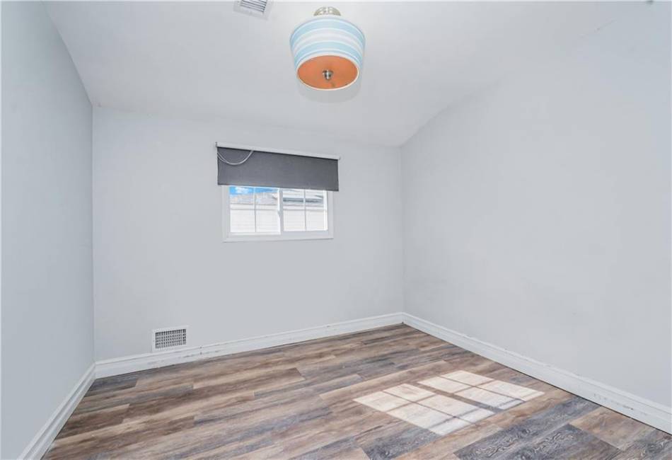 8 Rockville Avenue, Staten Island, New York 10314, 6 Bedrooms Bedrooms, ,4 BathroomsBathrooms,Residential,For Sale,Rockville,492479