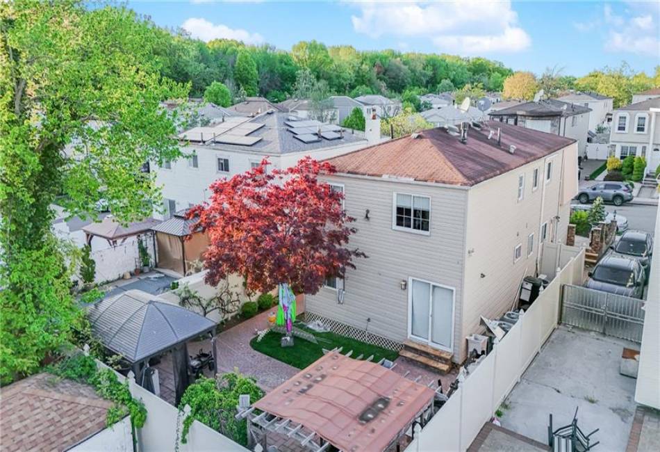 8 Rockville Avenue, Staten Island, New York 10314, 6 Bedrooms Bedrooms, ,4 BathroomsBathrooms,Residential,For Sale,Rockville,492479