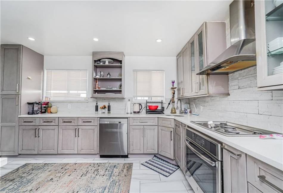 8 Rockville Avenue, Staten Island, New York 10314, 6 Bedrooms Bedrooms, ,4 BathroomsBathrooms,Residential,For Sale,Rockville,492479