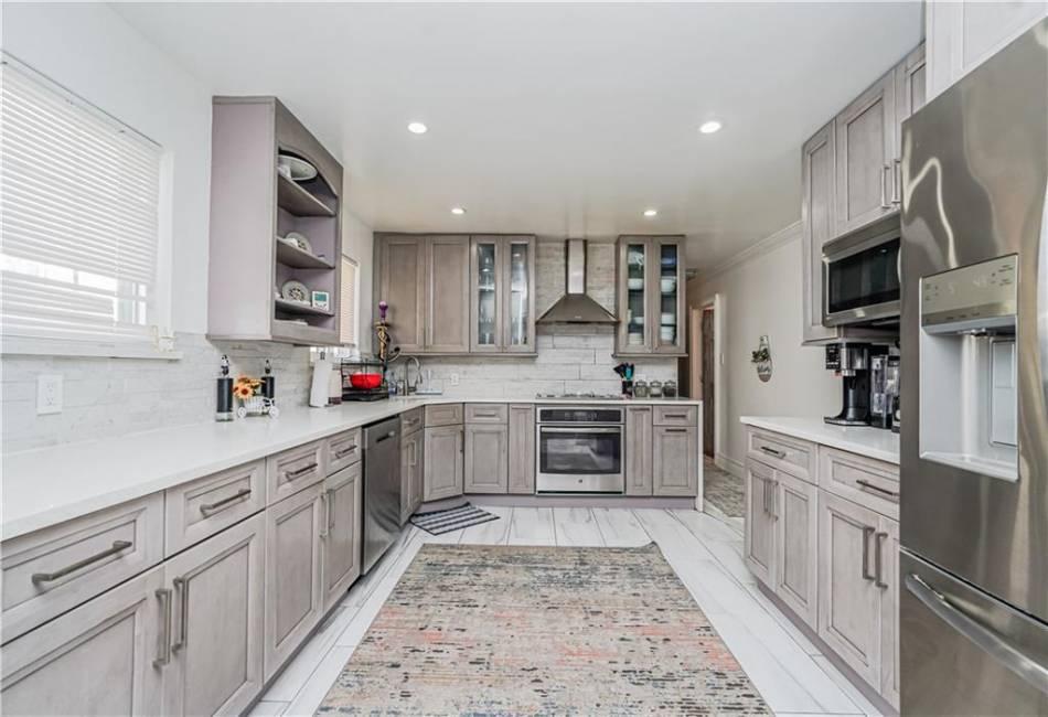 8 Rockville Avenue, Staten Island, New York 10314, 6 Bedrooms Bedrooms, ,4 BathroomsBathrooms,Residential,For Sale,Rockville,492479