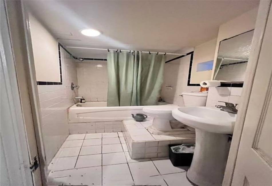 20 Brighton 4th Street, Brooklyn, New York 11235, 8 Bedrooms Bedrooms, ,4 BathroomsBathrooms,Residential,For Sale,Brighton 4th,492483