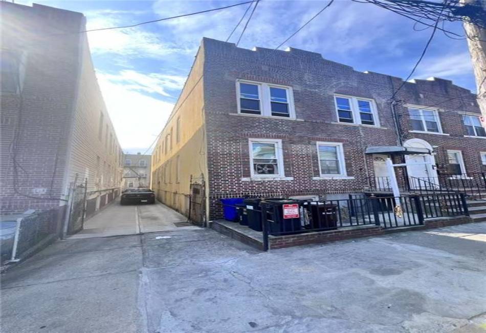 20 Brighton 4th Street, Brooklyn, New York 11235, 8 Bedrooms Bedrooms, ,4 BathroomsBathrooms,Residential,For Sale,Brighton 4th,492483