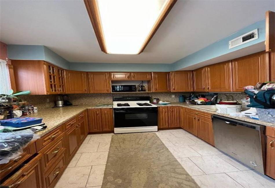 1718 Forest Hill Road, Staten Island, New York 10314, 3 Bedrooms Bedrooms, ,2 BathroomsBathrooms,Residential,For Sale,Forest Hill,492485