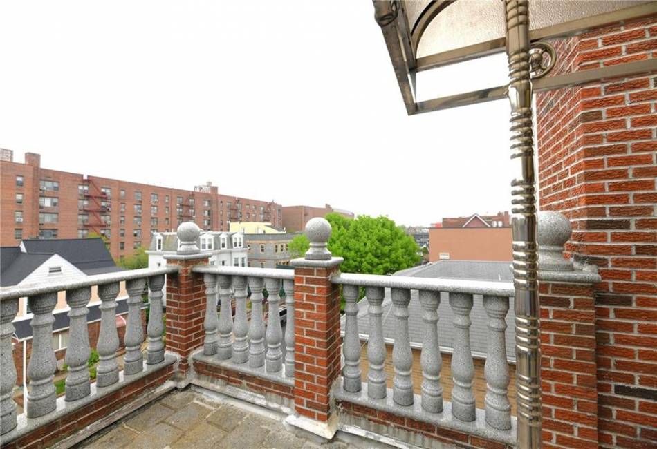 69 Bay 20th Street, Brooklyn, New York 11214, 2 Bedrooms Bedrooms, ,2 BathroomsBathrooms,Residential,For Sale,Bay 20th,492482