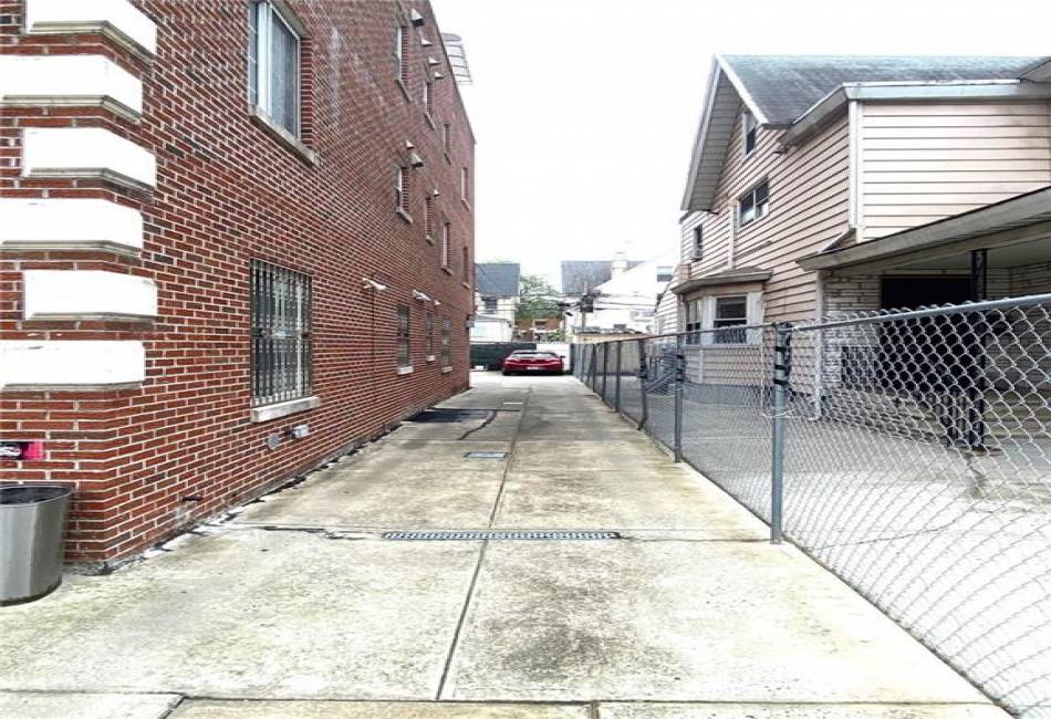 69 Bay 20th Street, Brooklyn, New York 11214, 2 Bedrooms Bedrooms, ,2 BathroomsBathrooms,Residential,For Sale,Bay 20th,492482