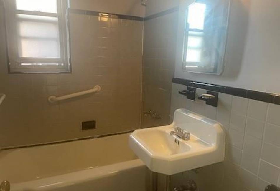 2232 Brigham Street, Brooklyn, New York 11229, 2 Bedrooms Bedrooms, ,1 BathroomBathrooms,Residential,For Sale,Brigham,492490