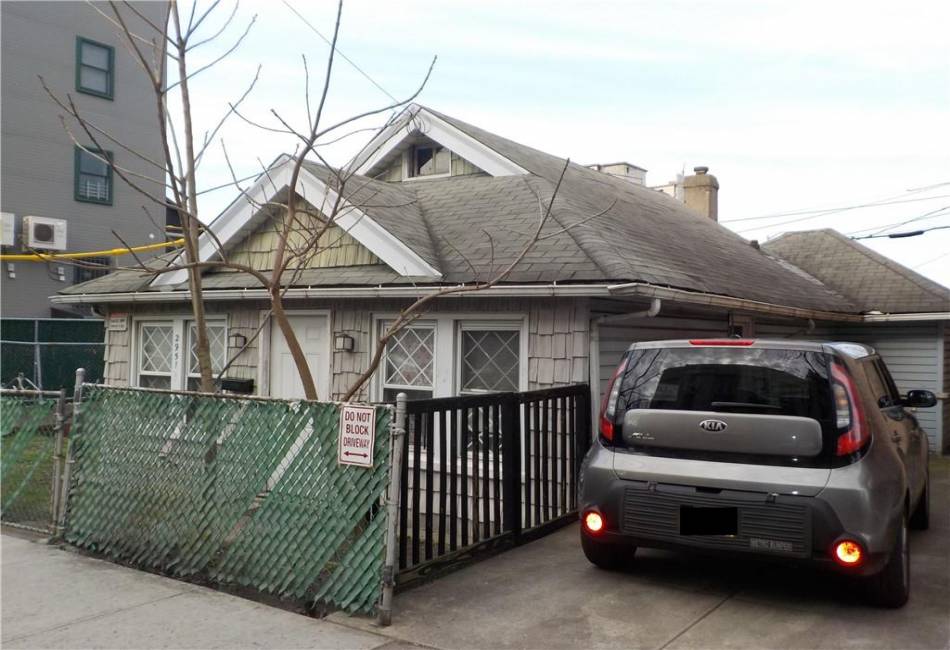 2951 Brighton 7th Street, Brooklyn, New York 11235, 2 Bedrooms Bedrooms, ,2 BathroomsBathrooms,Residential,For Sale,Brighton 7th,492492